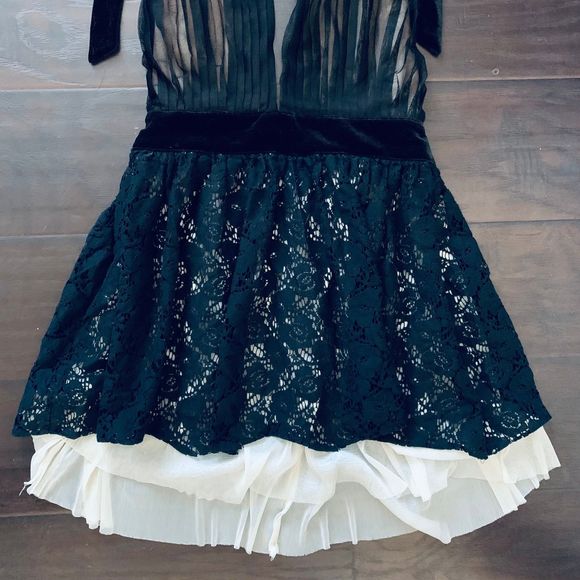 ASOS Petite Black & Cream Sheer Lace Open Back Halter Top Prom Dress | Size: 6/8 - Picture 4 of 11